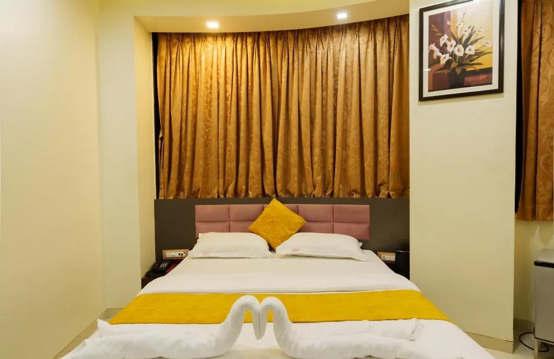 La Hotel Metro Near Bkc-1